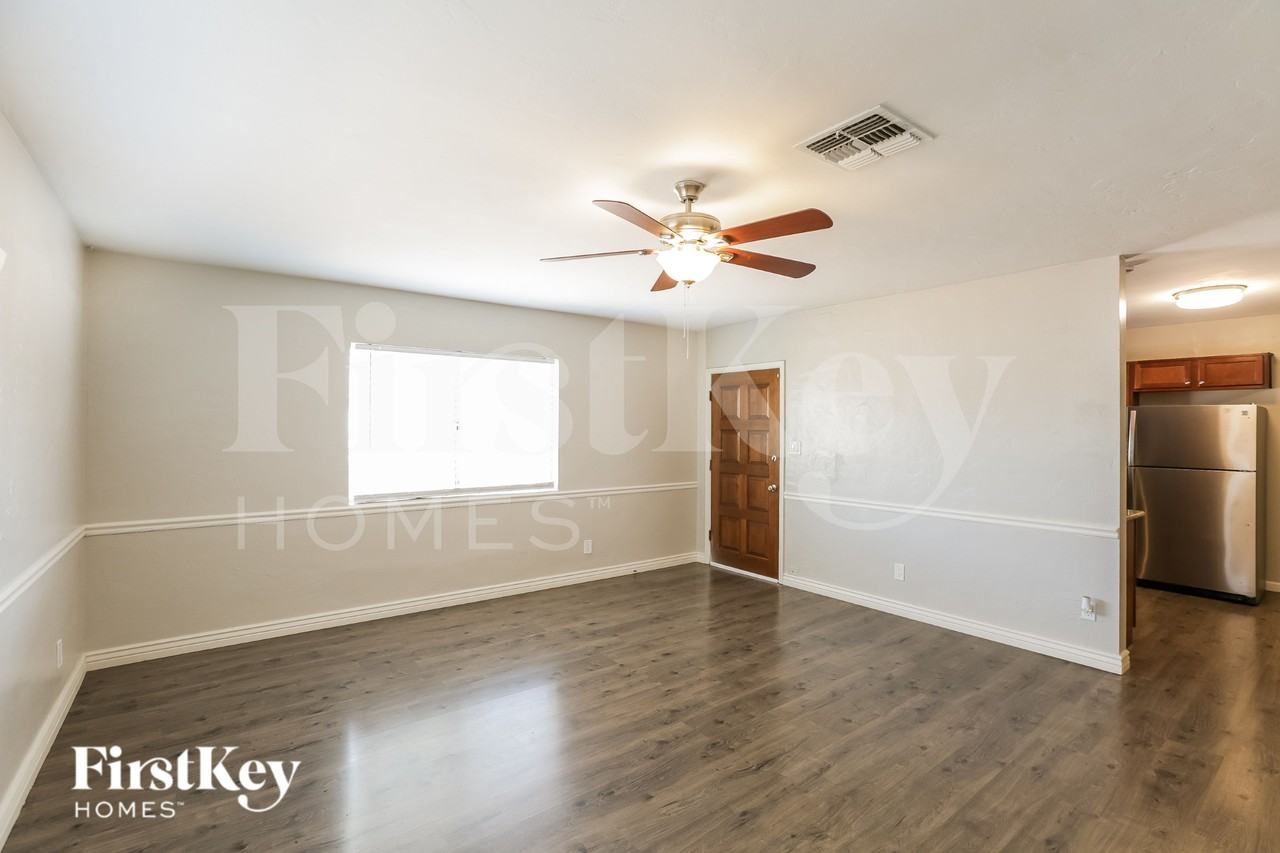 1822 N 21st Pl - Photo 3 of 16