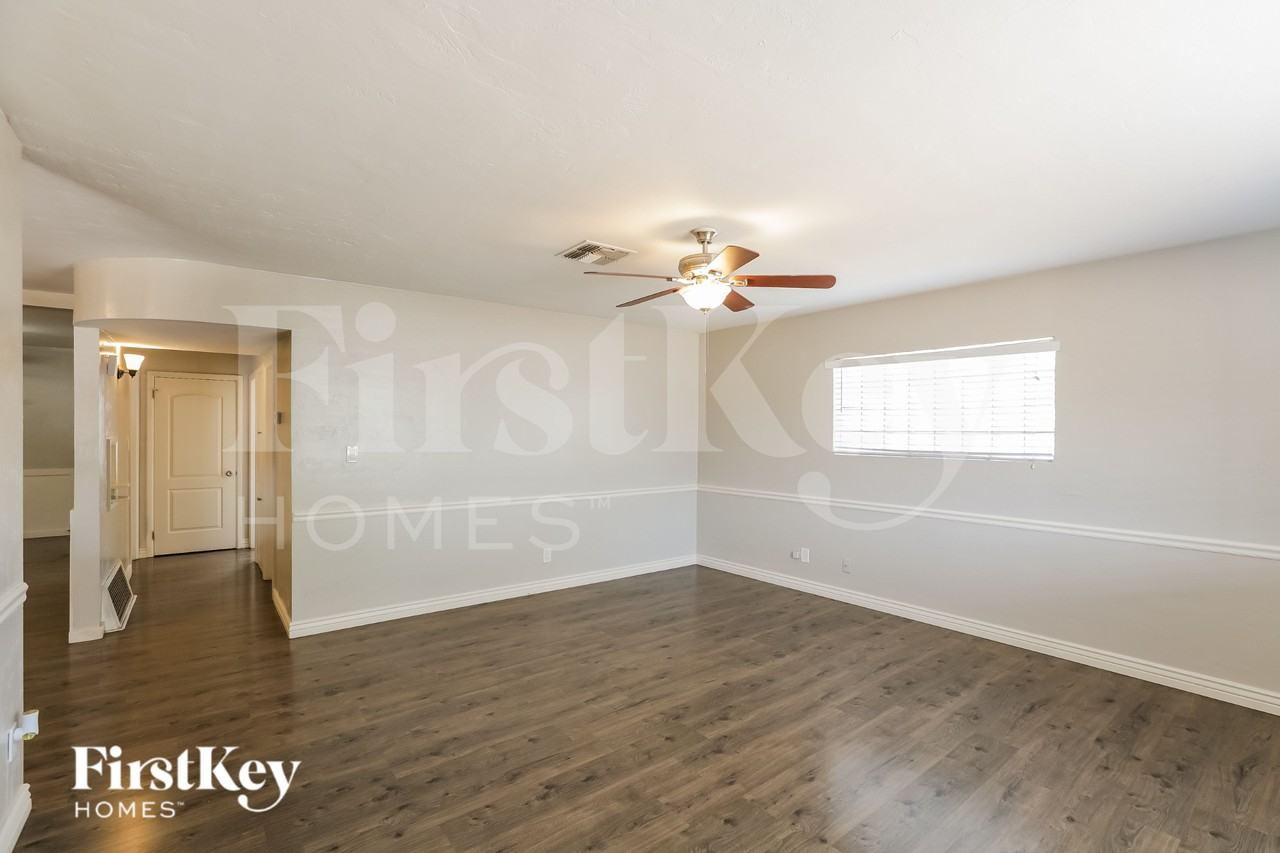 1822 N 21st Pl - Photo 4 of 16