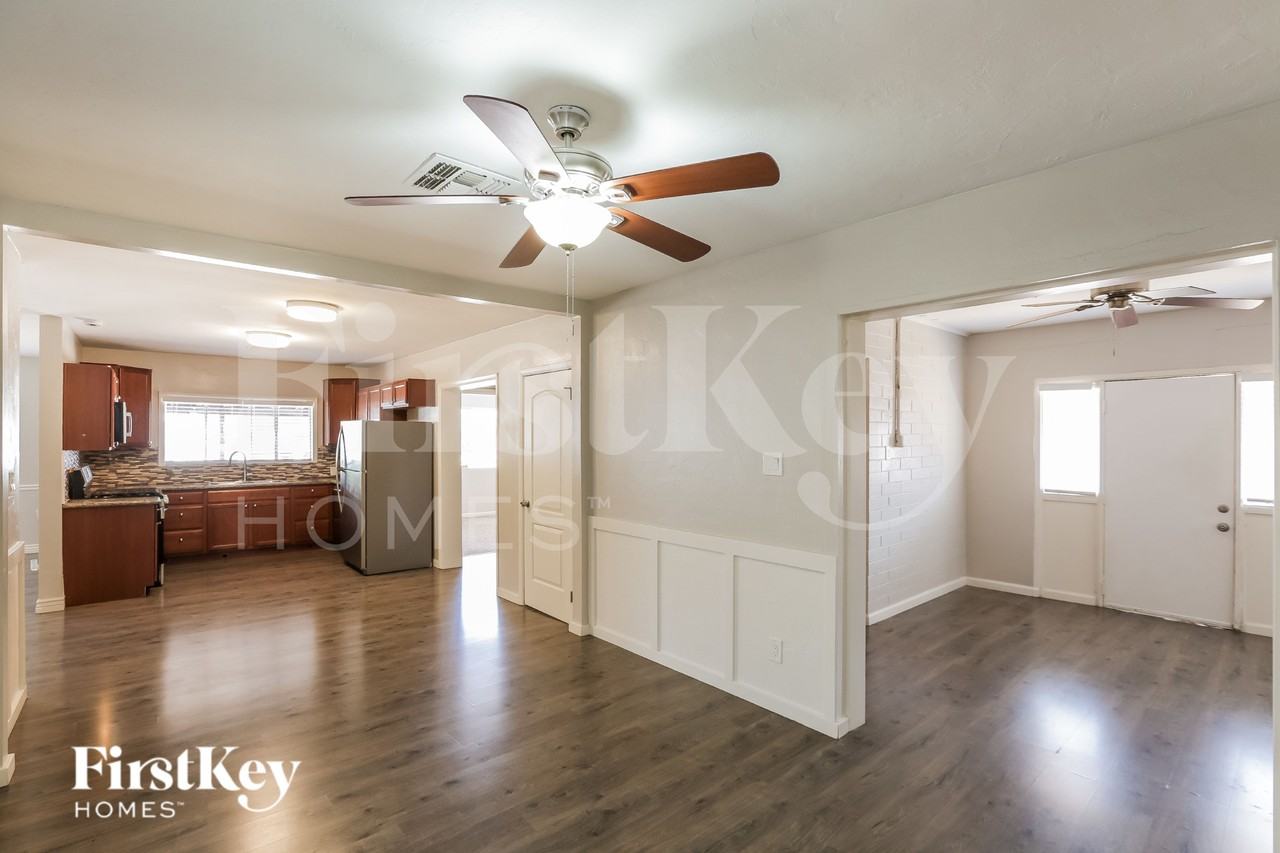 1822 N 21st Pl - Photo 6 of 16