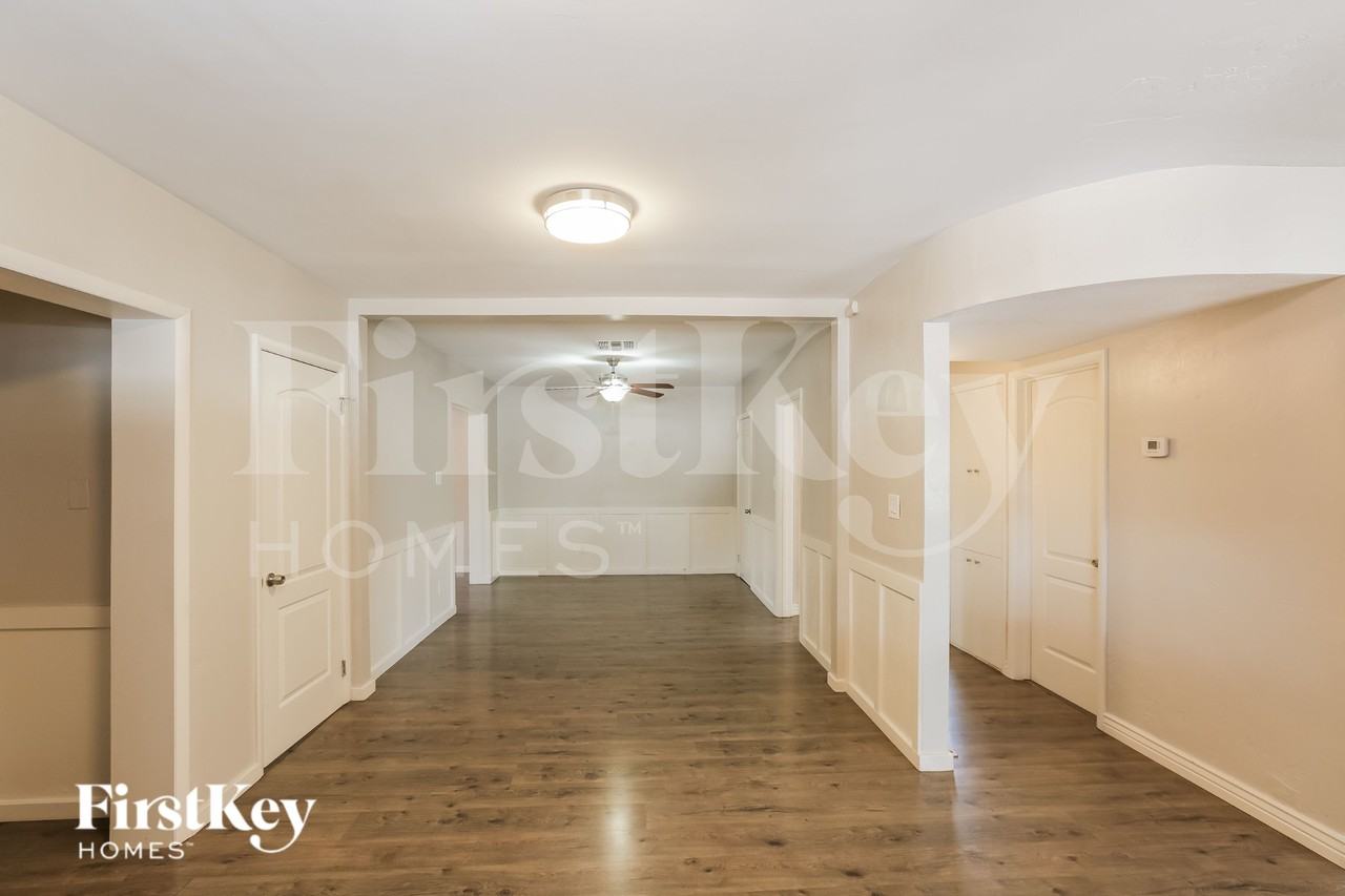1822 N 21st Pl - Photo 7 of 16