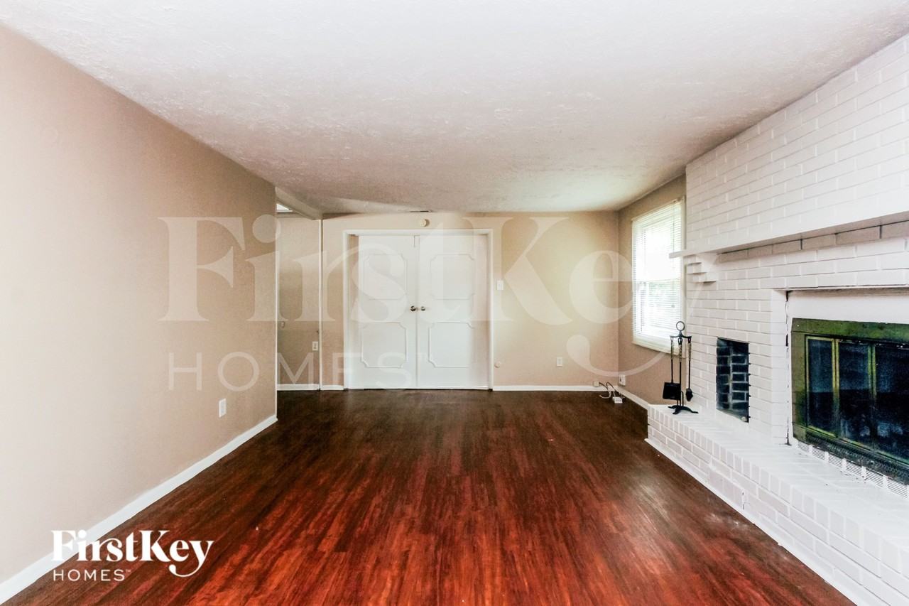 1733 Alimingo Dr - Photo 2 of 16