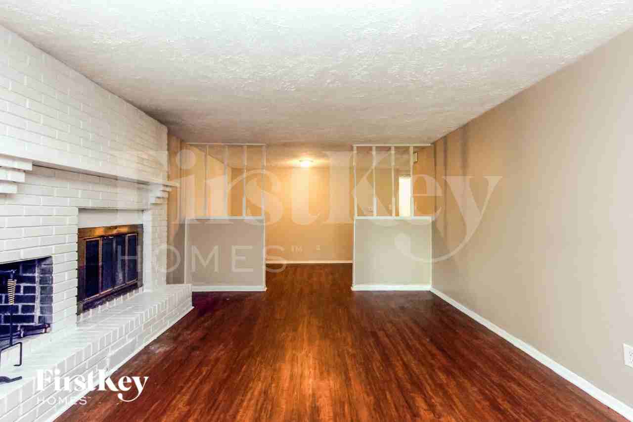 1733 Alimingo Dr - Photo 3 of 16