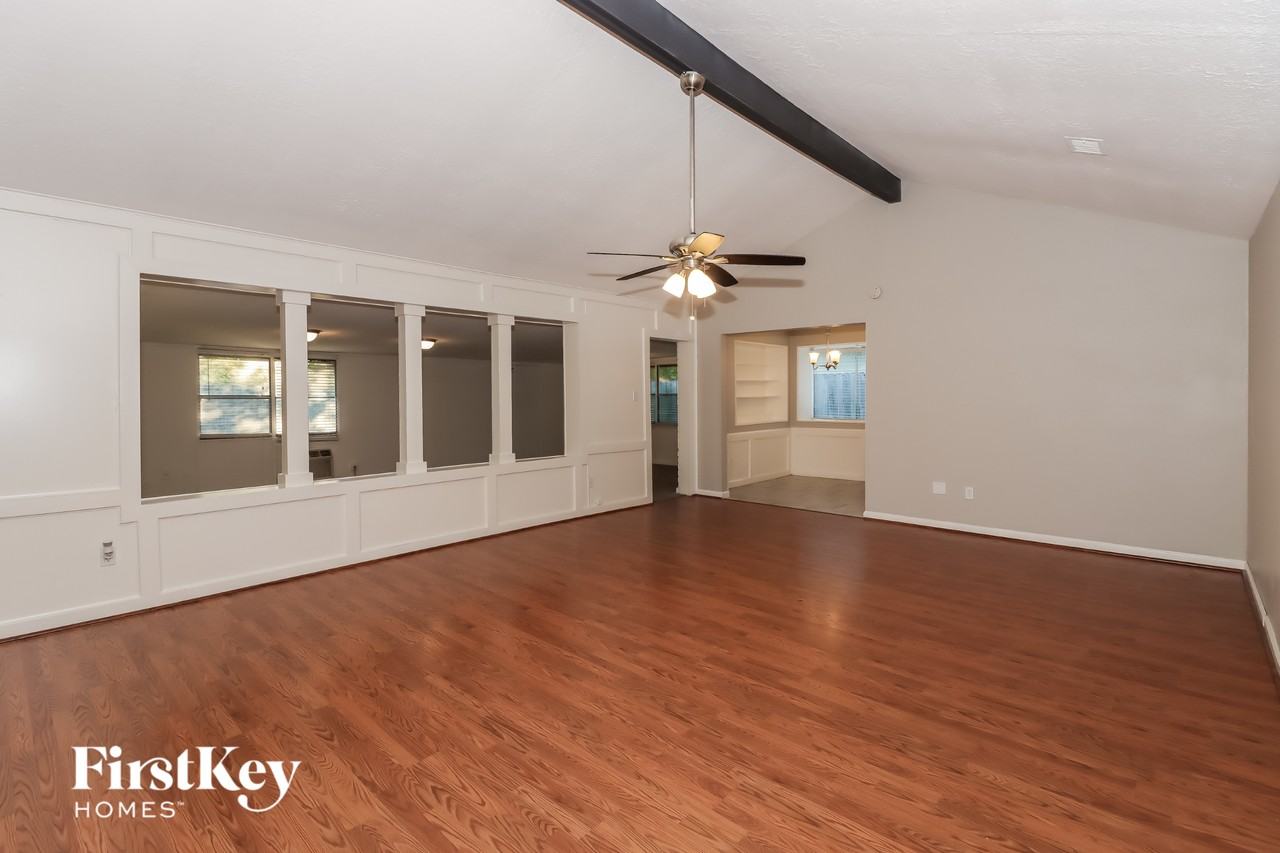 16310 Forest Bend Ave - Photo 3 of 15