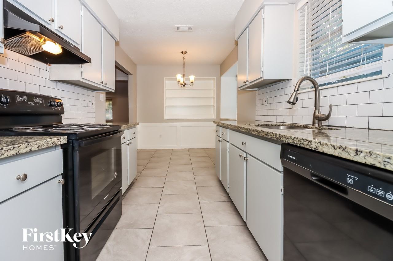 16310 Forest Bend Ave - Photo 6 of 15