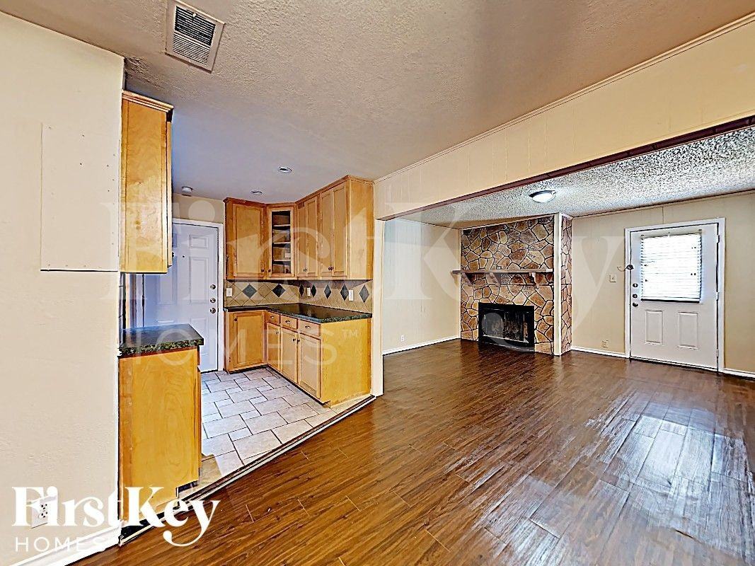 13630 Onyx Ln - Photo 3 of 17