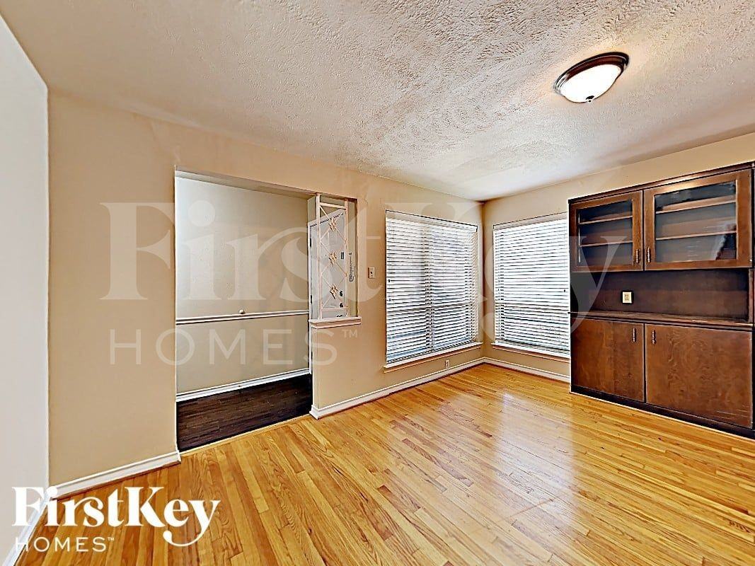13630 Onyx Ln - Photo 6 of 17