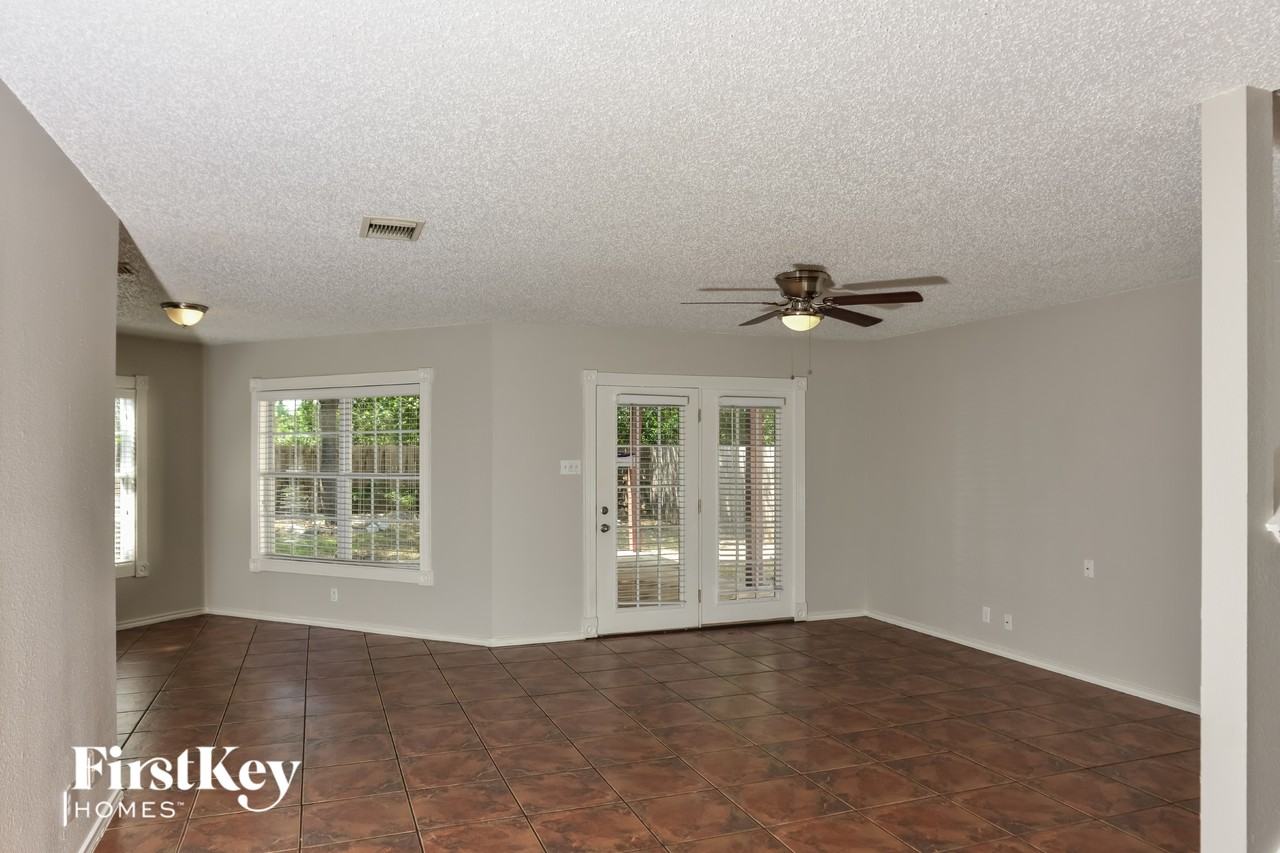 13391 Greenstone - Photo 2 of 15