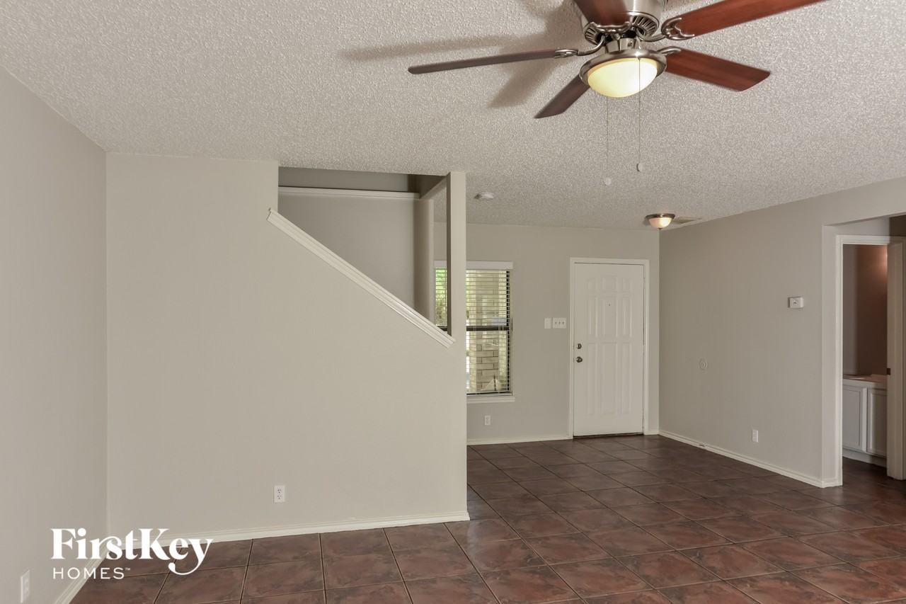 13391 Greenstone - Photo 3 of 15
