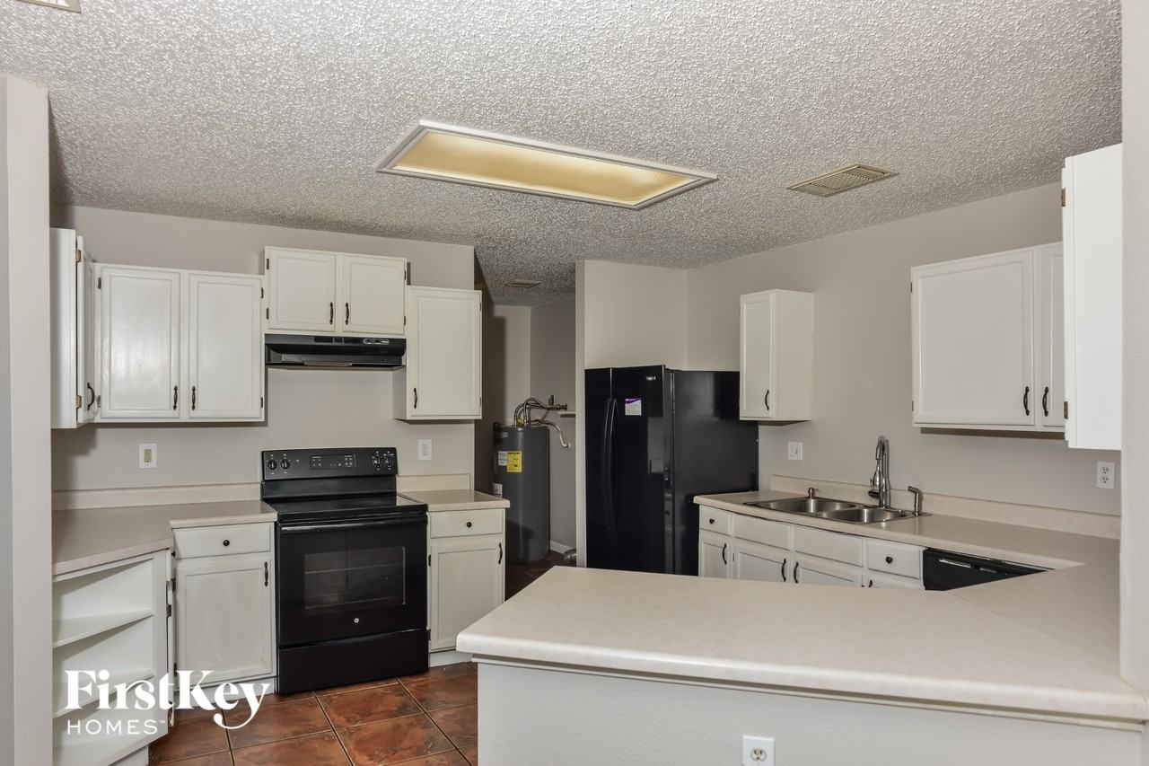 13391 Greenstone - Photo 4 of 15