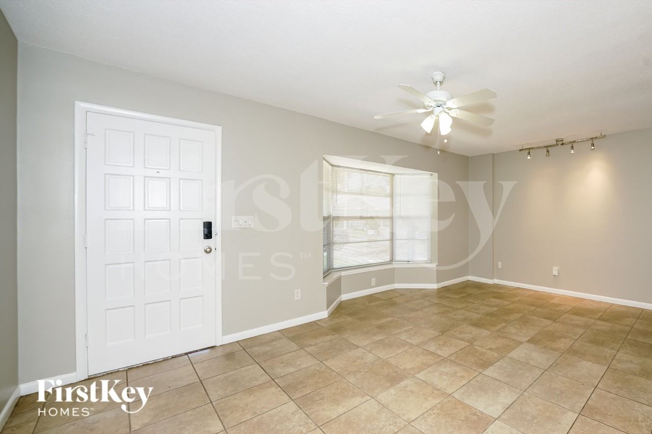 1337 Mardrake Rd - Photo 2 of 16
