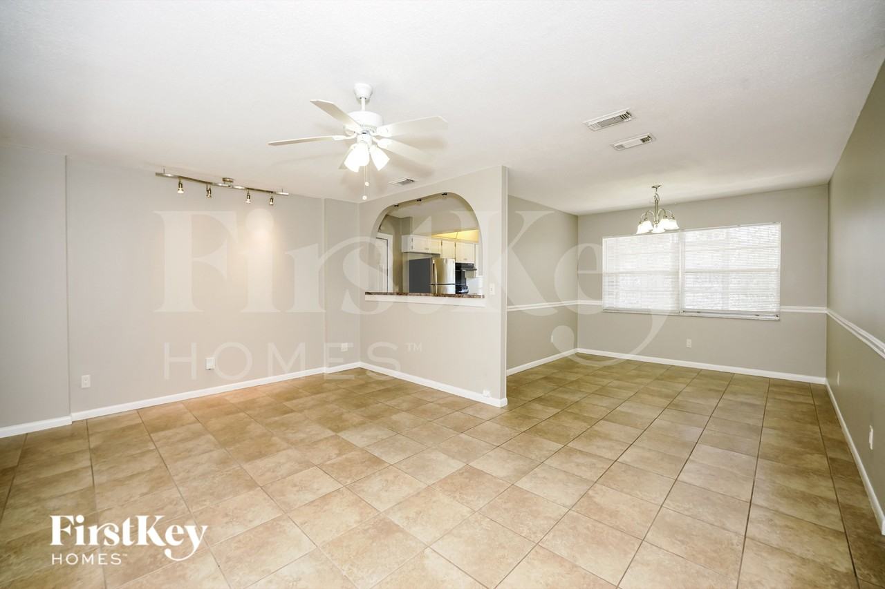 1337 Mardrake Rd - Photo 3 of 16