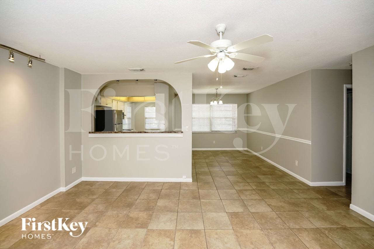 1337 Mardrake Rd - Photo 4 of 16