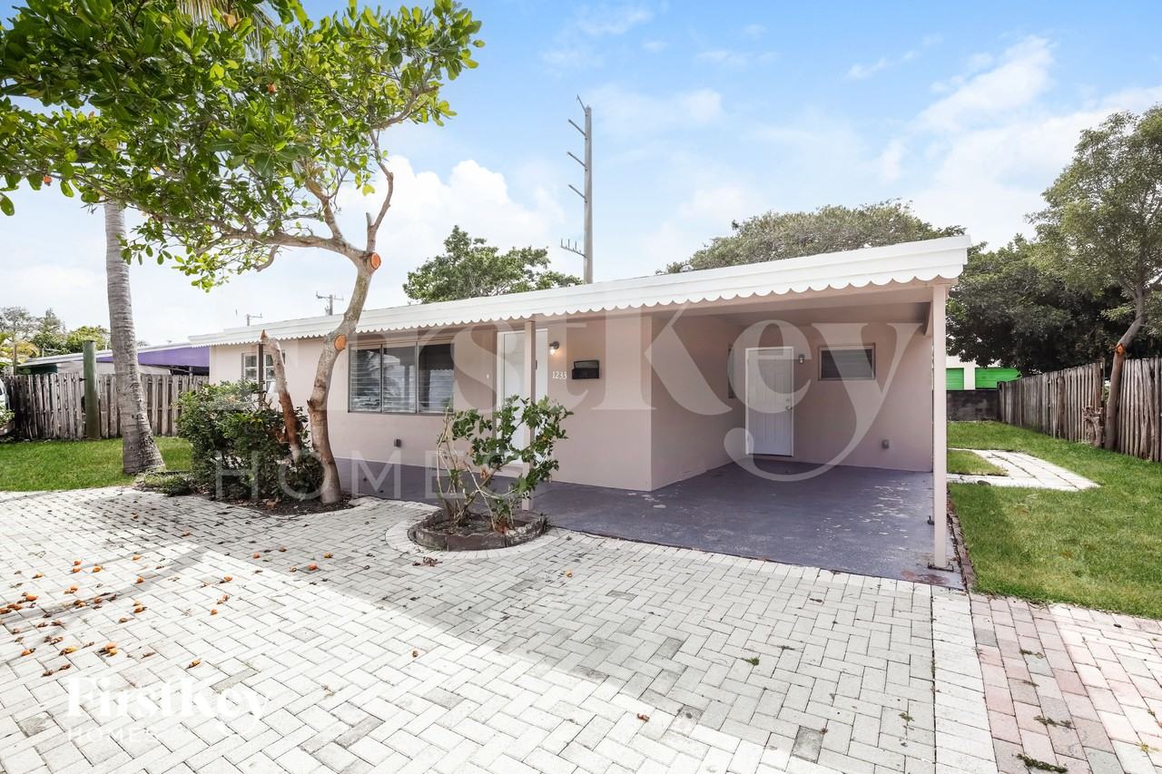 1233 Swter - Photo 2 of 19