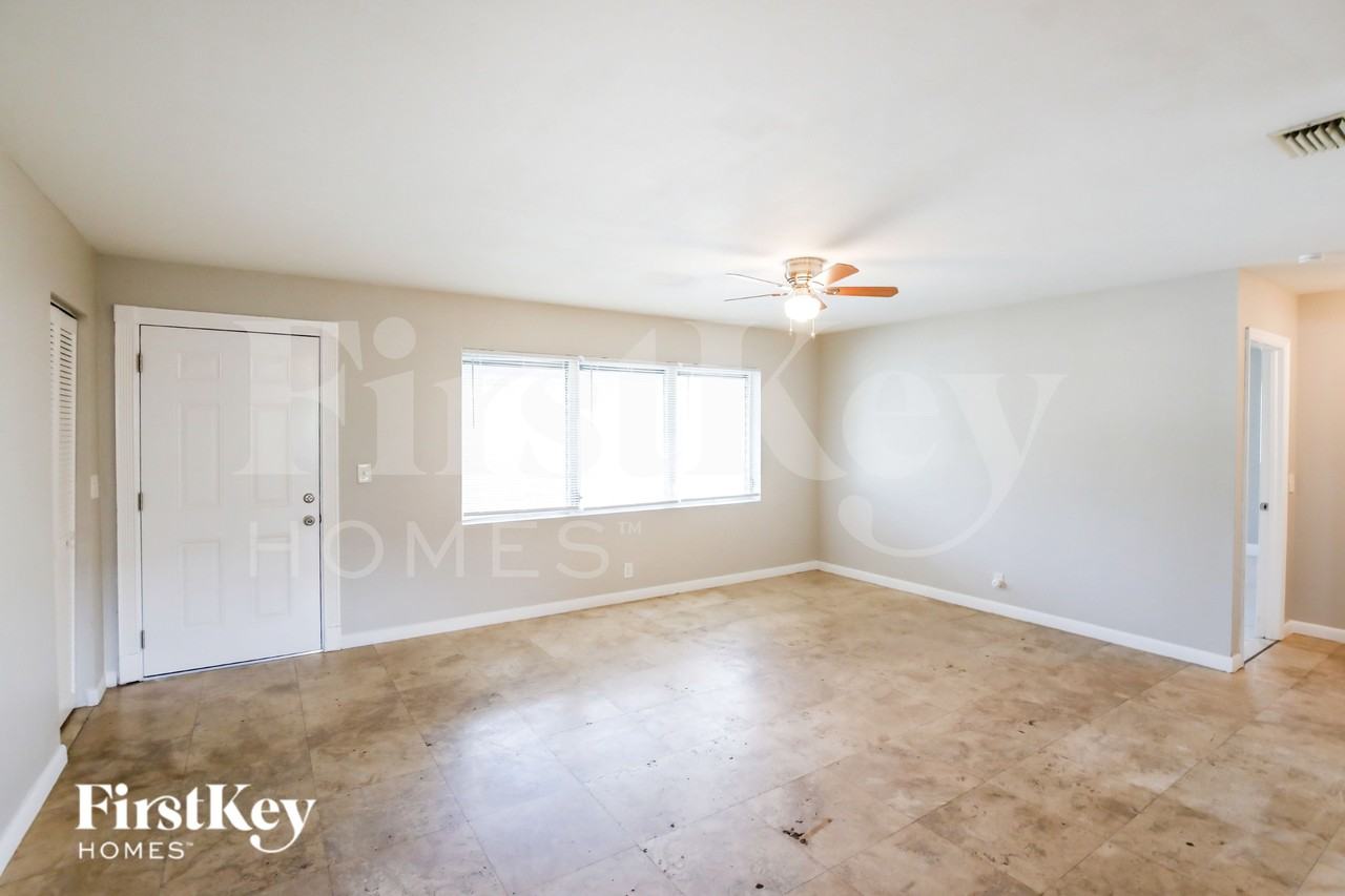 1233 Swter - Photo 3 of 19