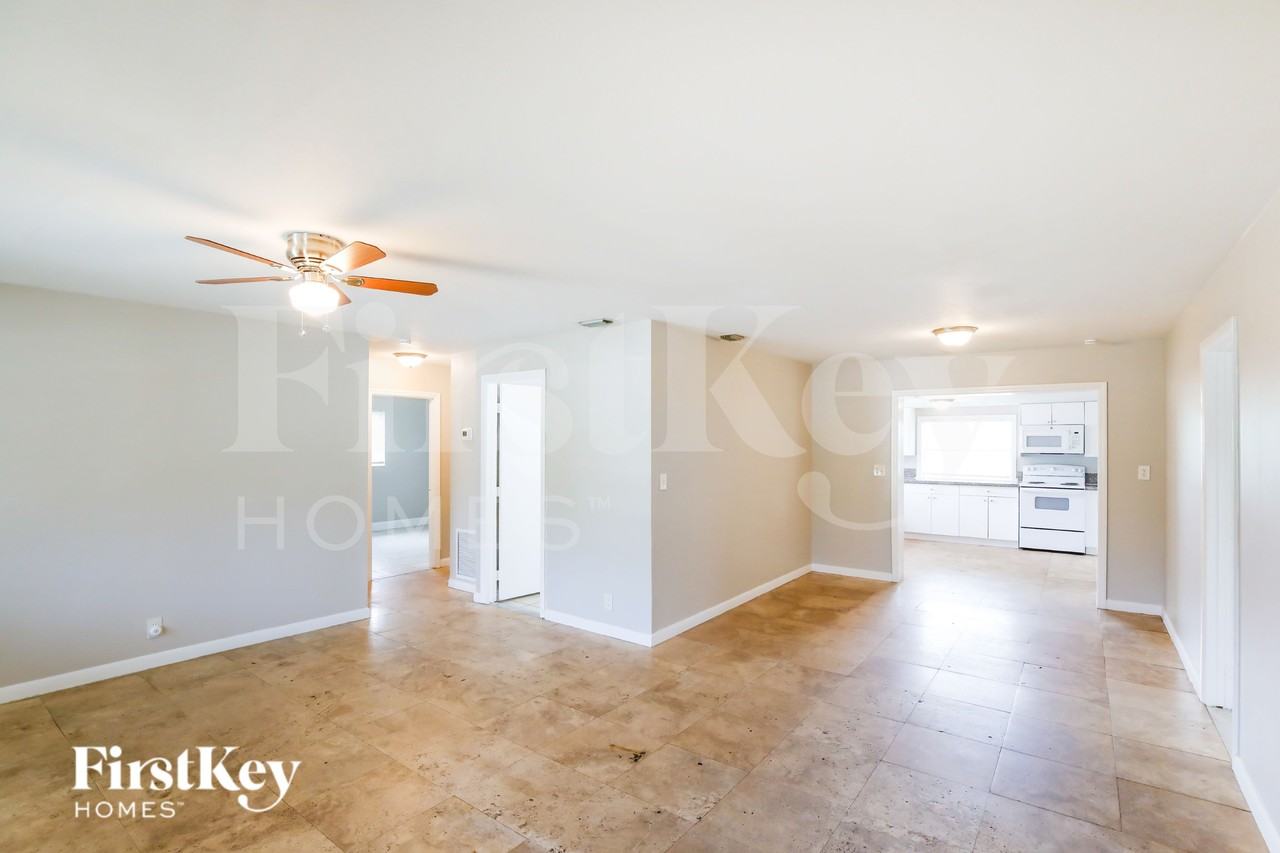 1233 Swter - Photo 5 of 19