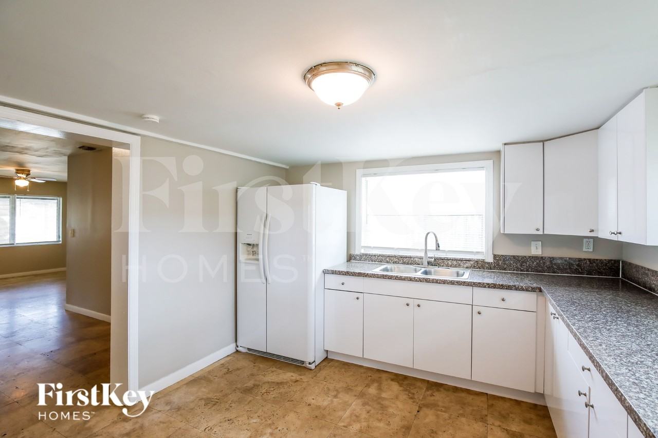 1233 Swter - Photo 6 of 19