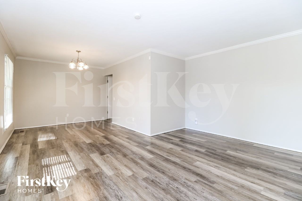 12040 Maidstone Ct - Photo 3 of 16