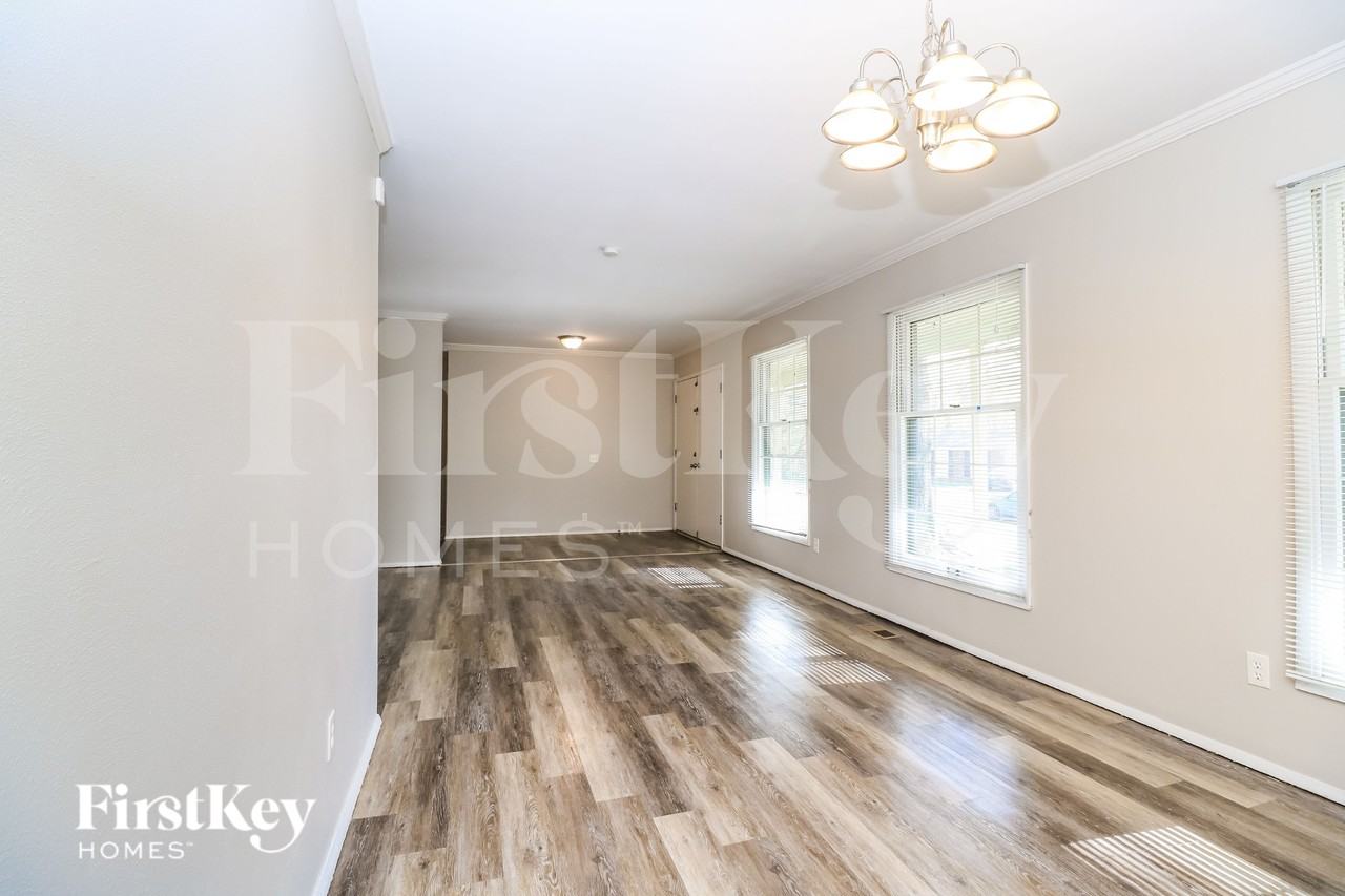 12040 Maidstone Ct - Photo 4 of 16