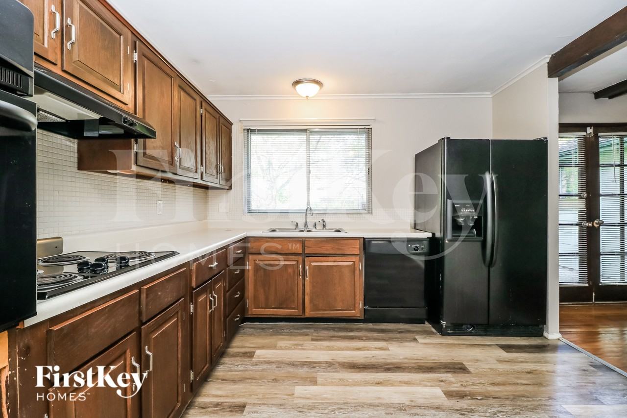 12040 Maidstone Ct - Photo 6 of 16