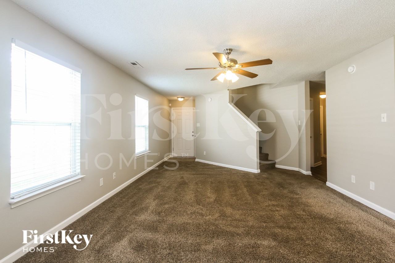 10672 Glenayr Dr - Photo 3 of 16