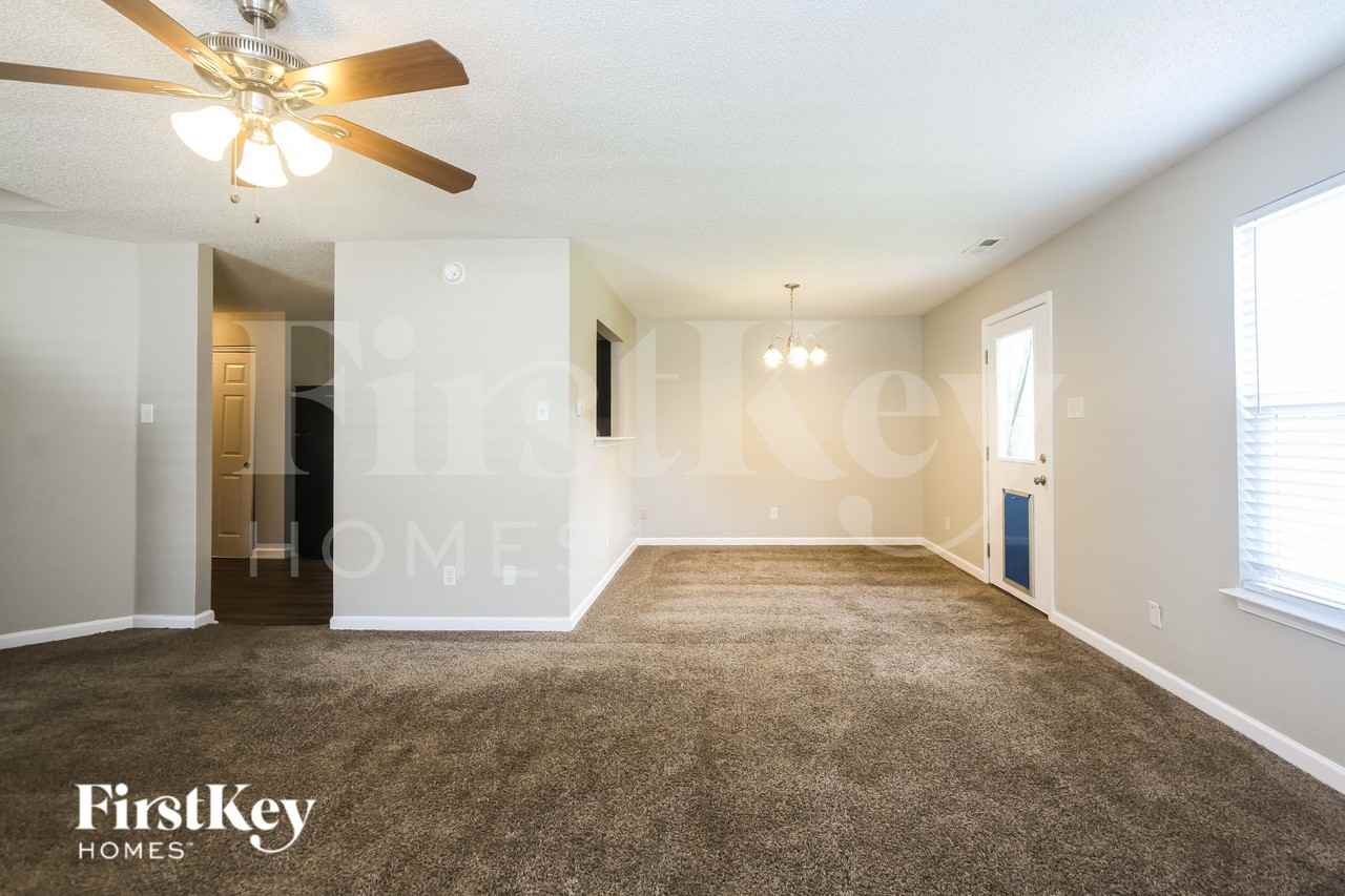 10672 Glenayr Dr - Photo 4 of 16