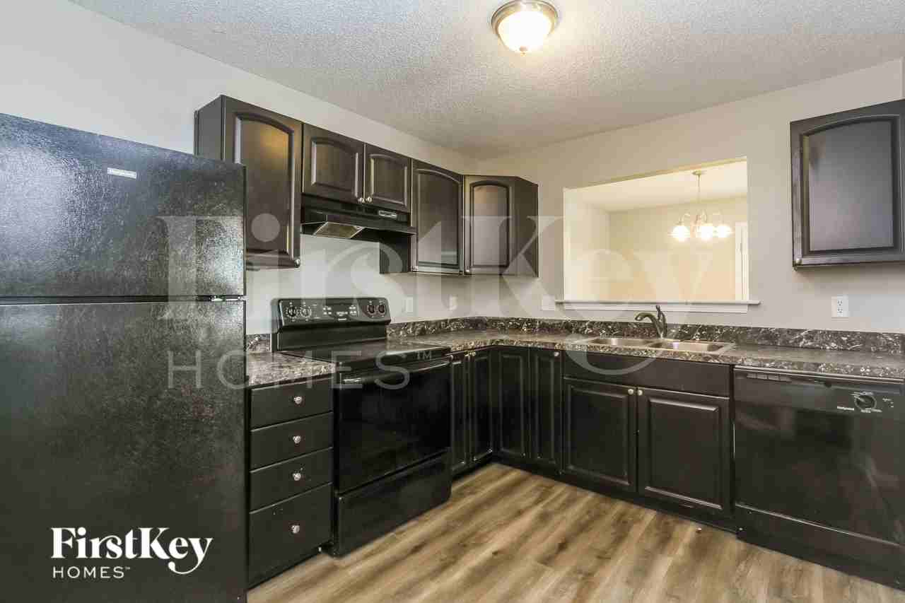 10672 Glenayr Dr - Photo 5 of 16