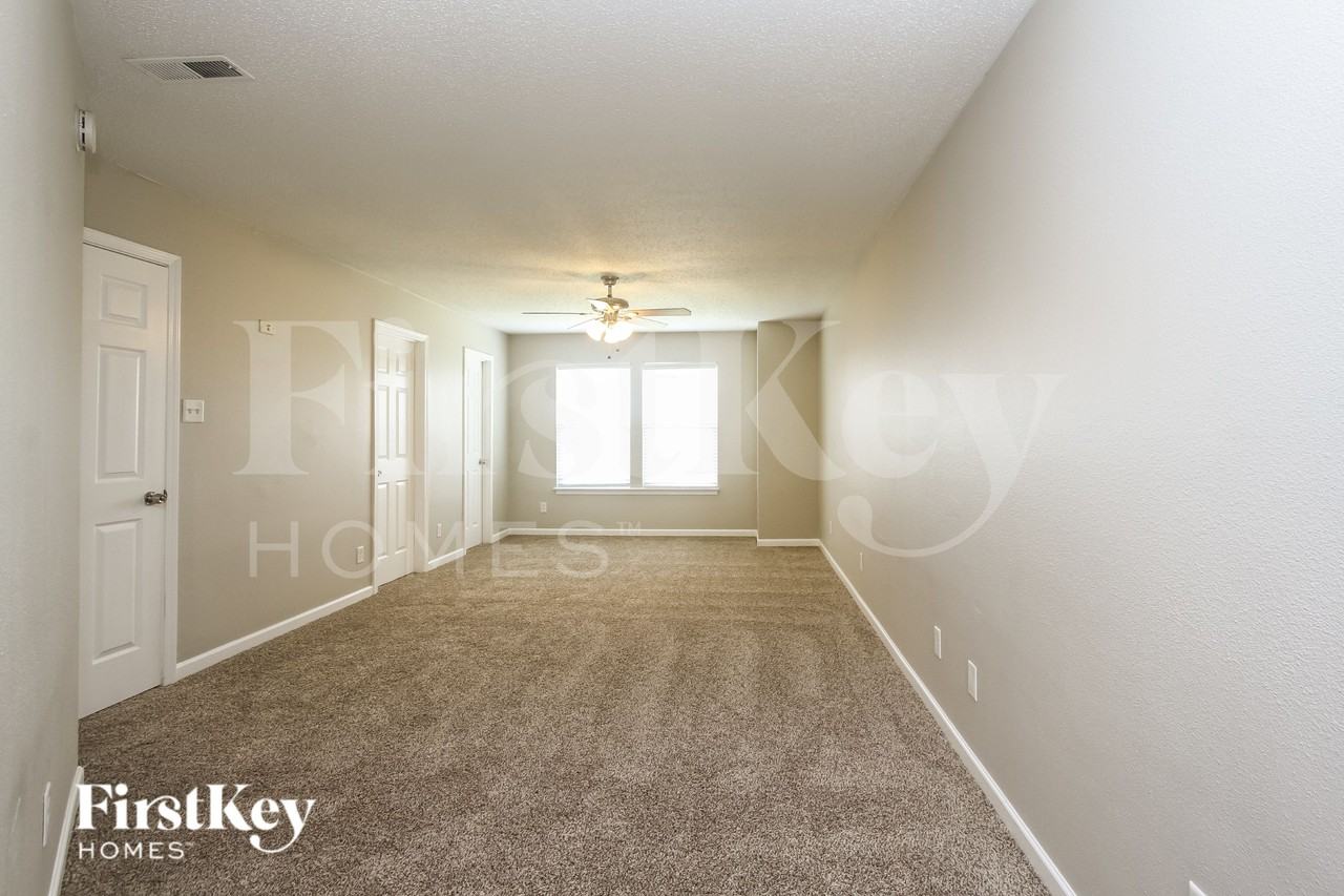 10672 Glenayr Dr - Photo 6 of 16