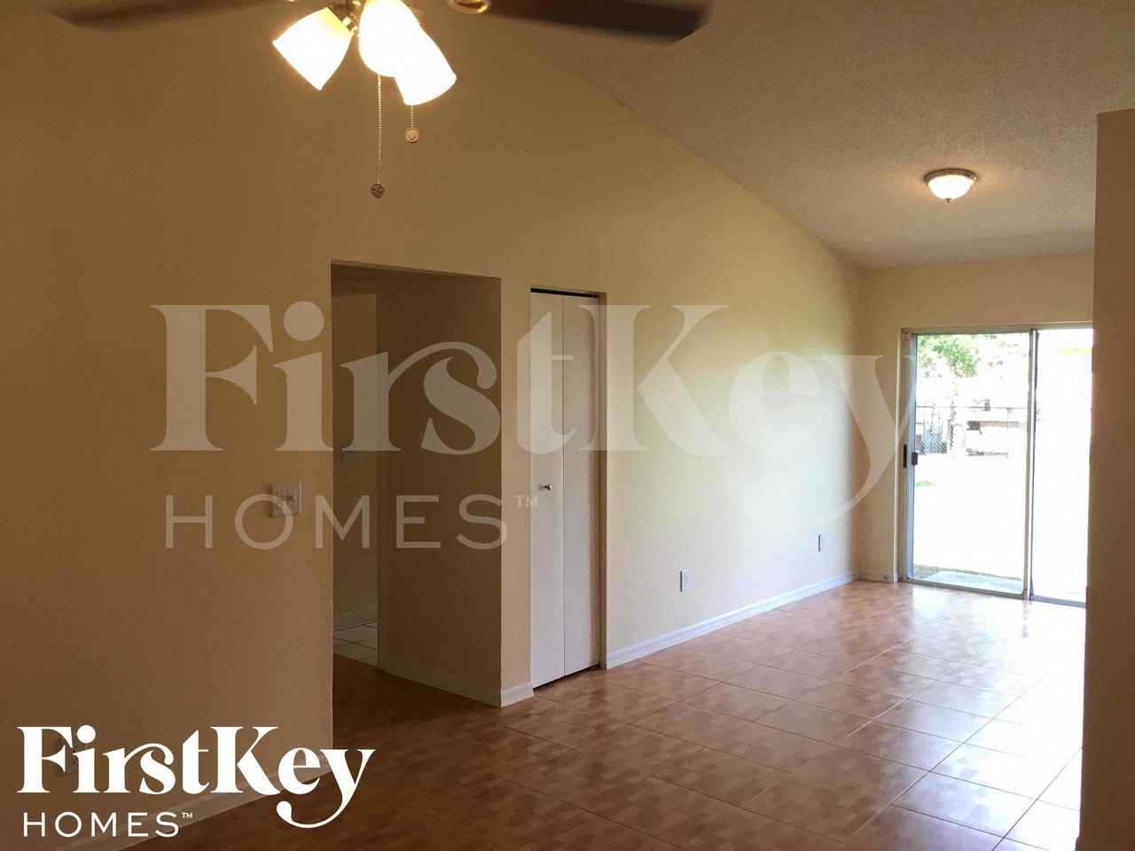 1011 Coatbridge Dr - Photo 2 of 12