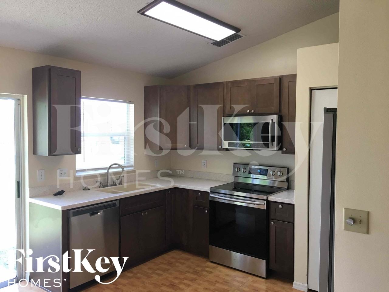 1011 Coatbridge Dr - Photo 4 of 12