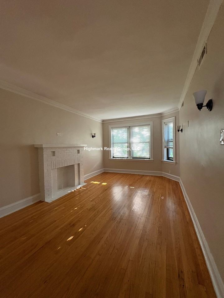 716 Reba Pl #3OS - Photo 2 of 9
