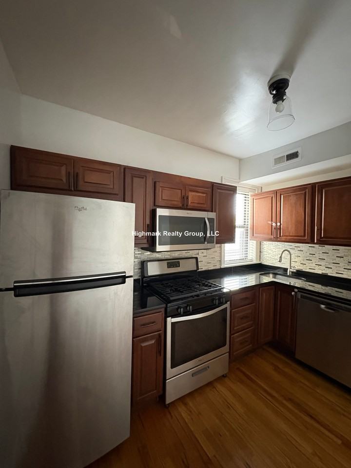 716 Reba Pl #3OS - Photo 4 of 9