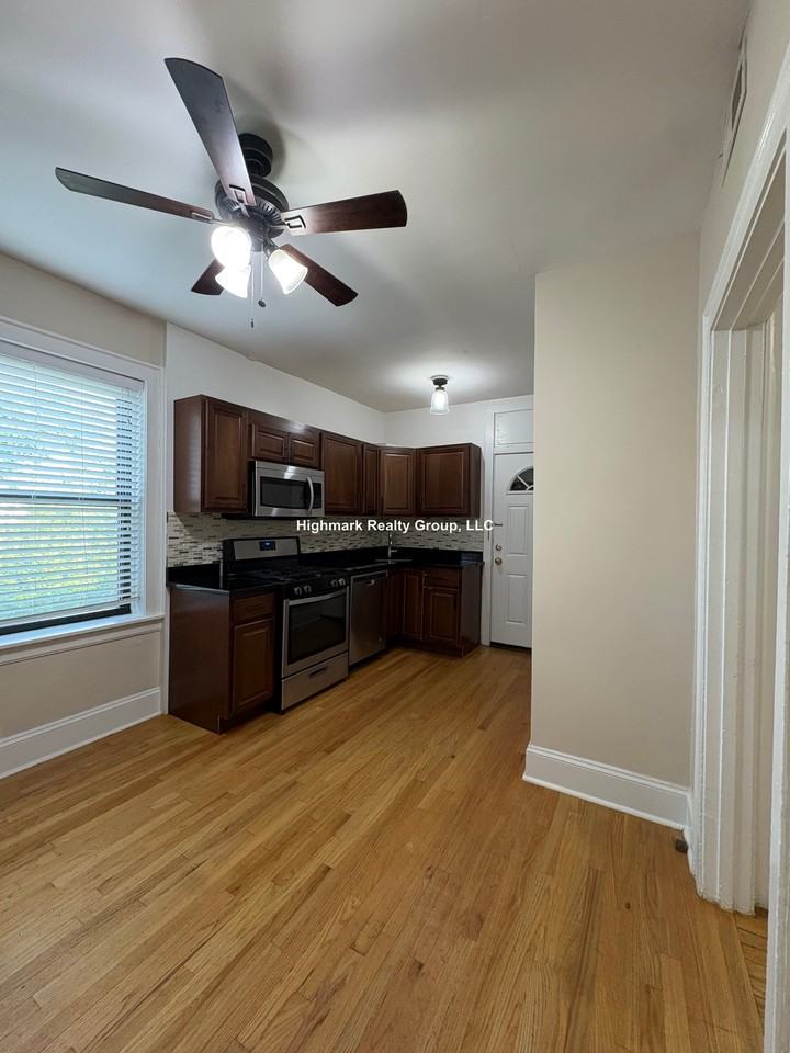 718 Reba Pl #2ON - Photo 4 of 11