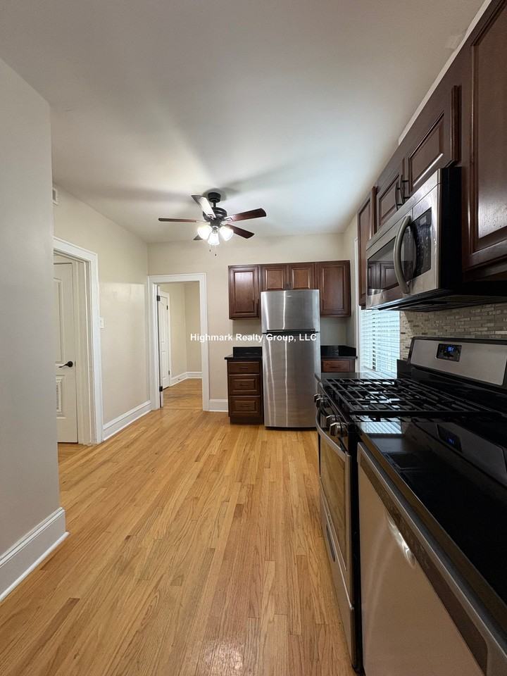 718 Reba Pl #2ON - Photo 5 of 11