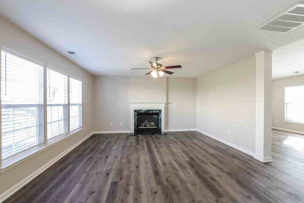 2000 Chapel Creek Rd - Photo 4 of 17