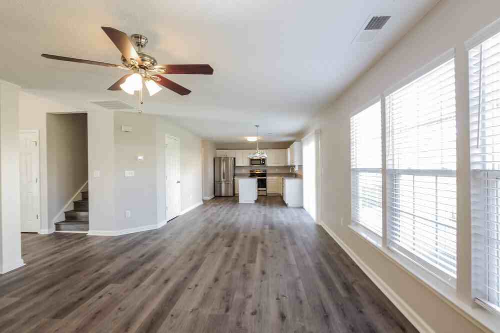 2000 Chapel Creek Rd - Photo 5 of 17