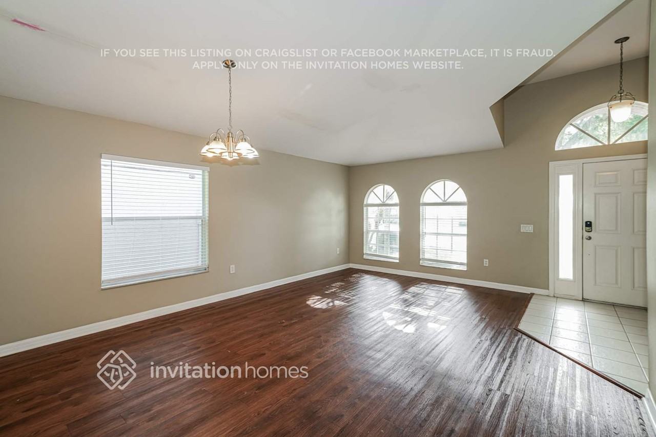 7511 Tower Bridge Dr - Photo 3 of 17