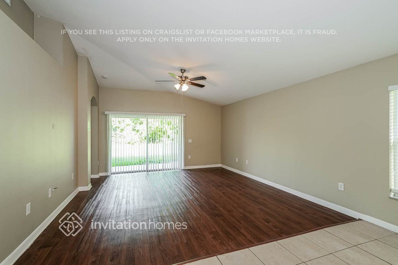 7511 Tower Bridge Dr - Photo 4 of 17