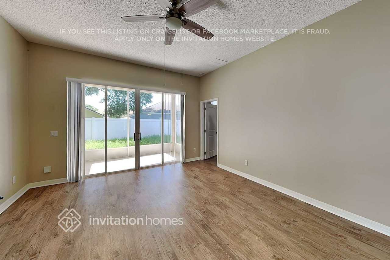 402 Sycamore Springs St - Photo 3 of 20