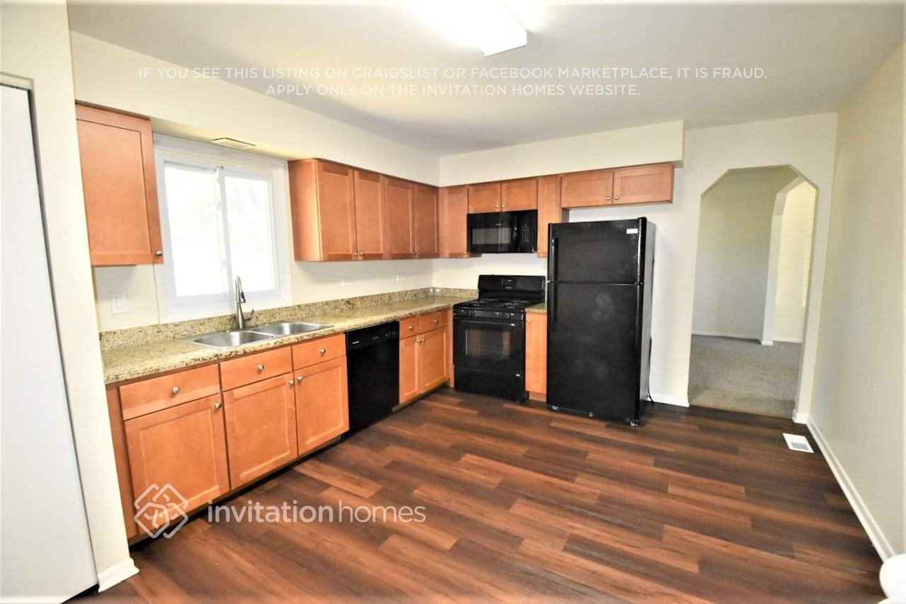 22830 Lakeshore Dr - Photo 4 of 14