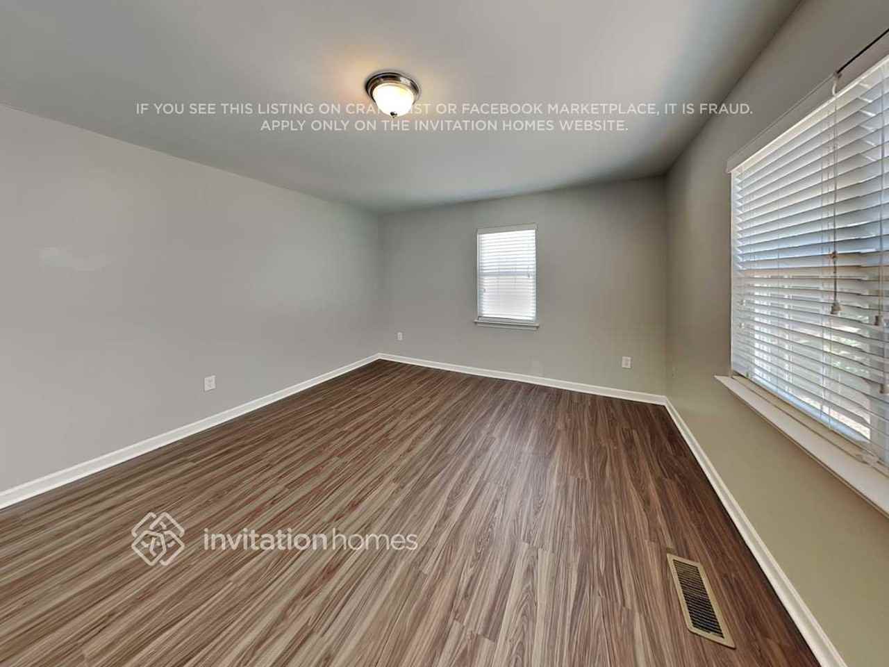 1921 Allen St - Photo 4 of 16