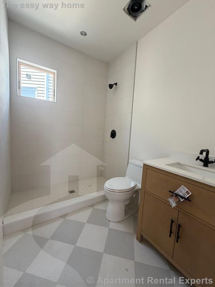 82 Marion St #1 - Photo 3 of 7