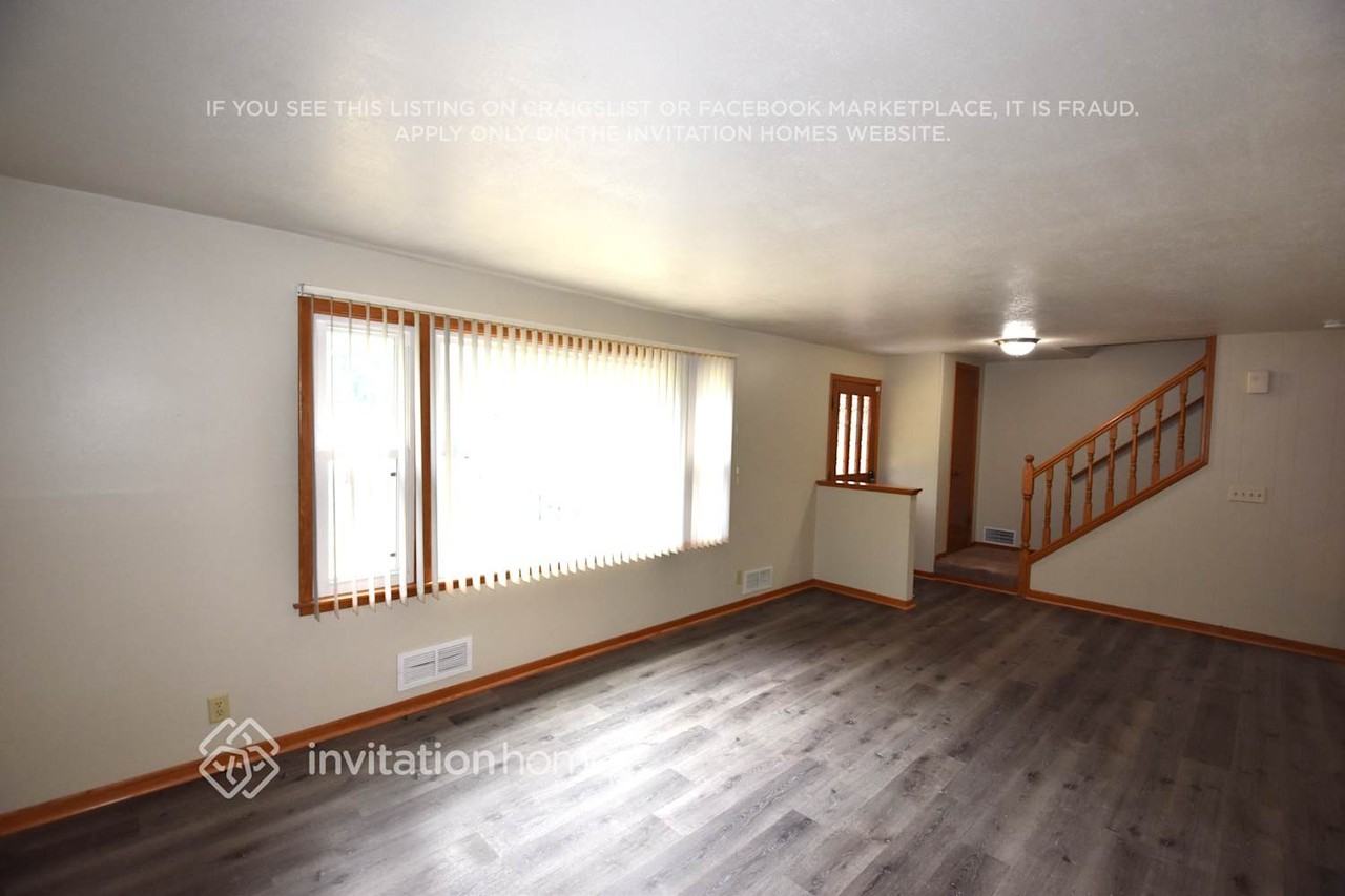 8285 Hyde Ct S - Photo 5 of 19