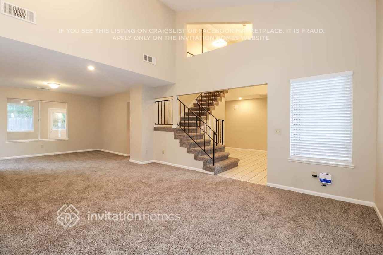 710 Jonquil Dr - Photo 3 of 19