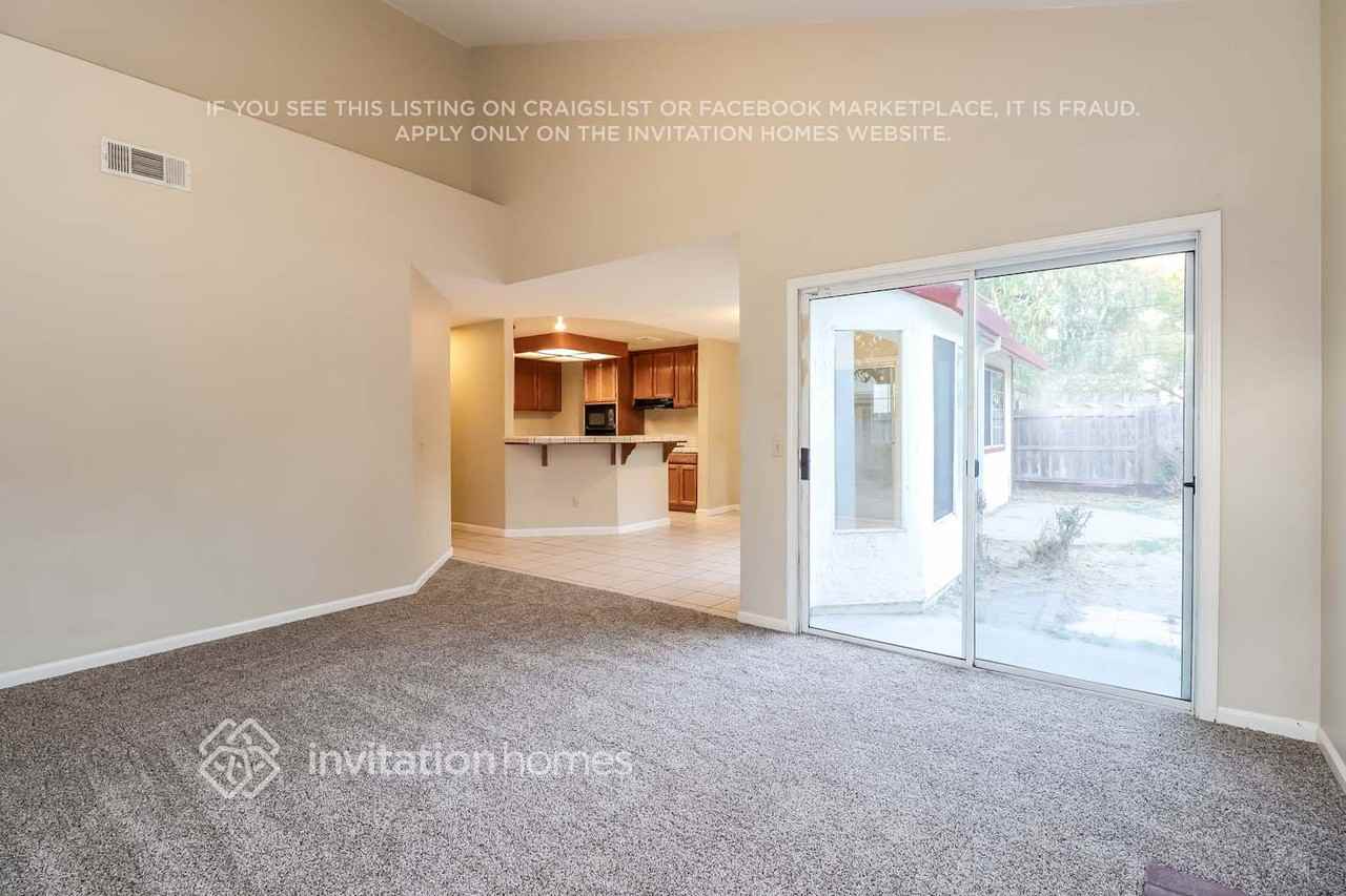 710 Jonquil Dr - Photo 4 of 19