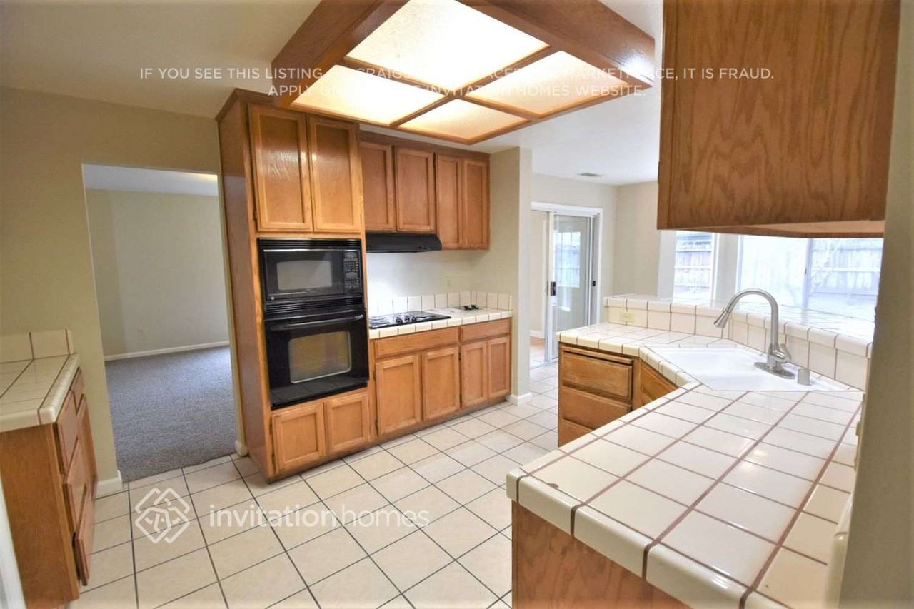 710 Jonquil Dr - Photo 5 of 19