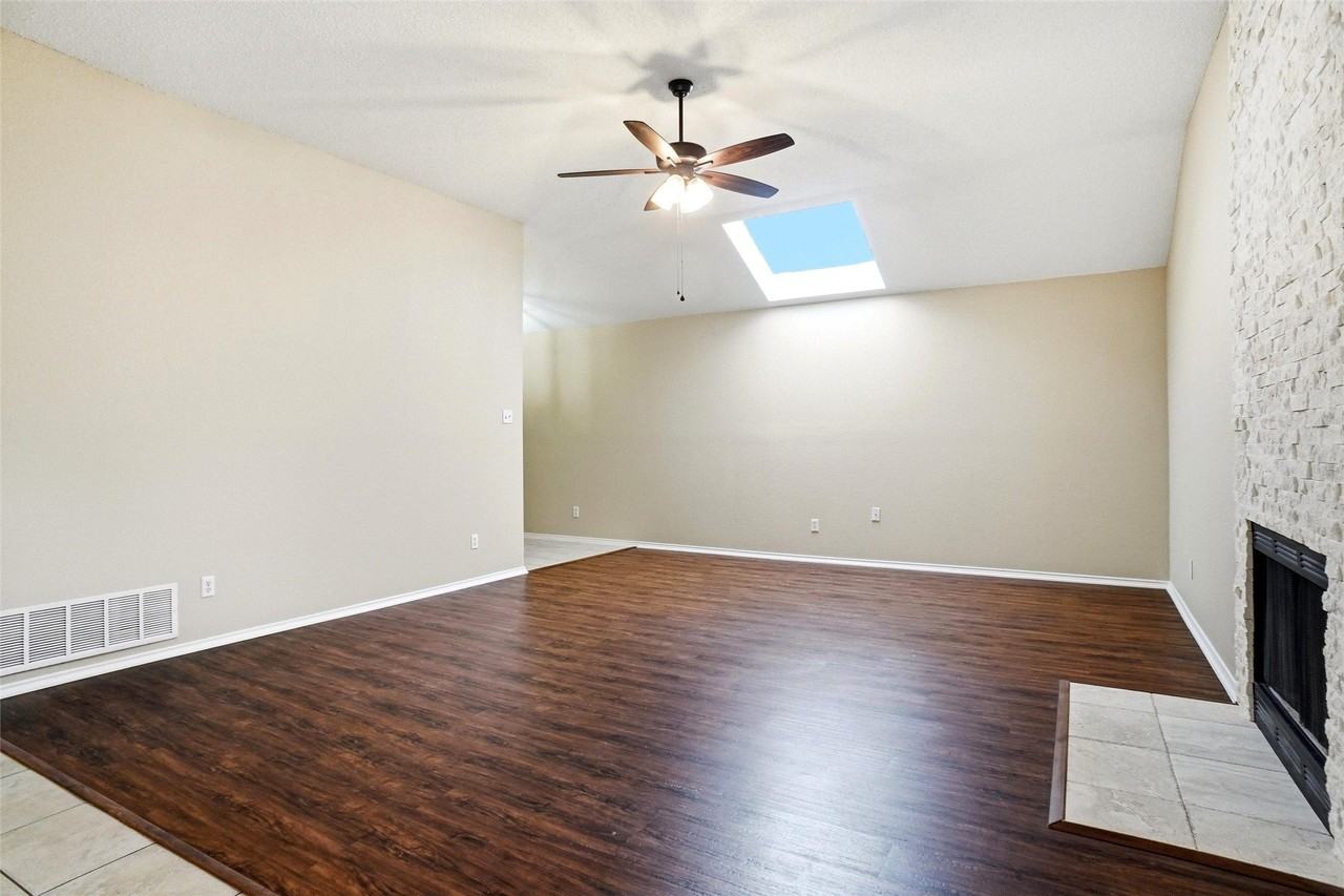 6701 Driffield Cir W - Photo 2 of 15