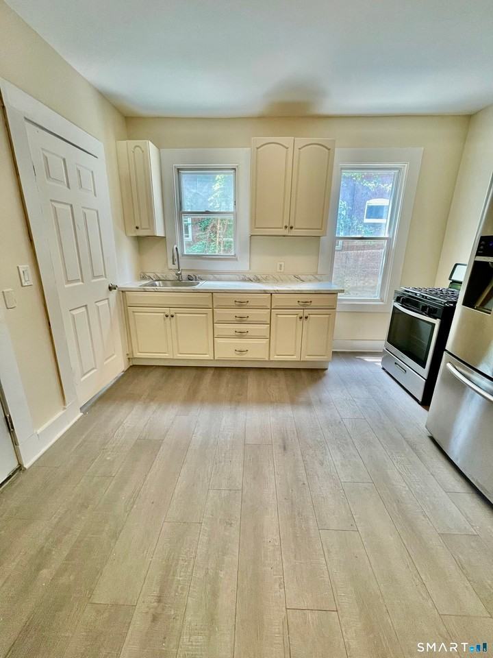 42 Cabot St - Photo 2 of 21