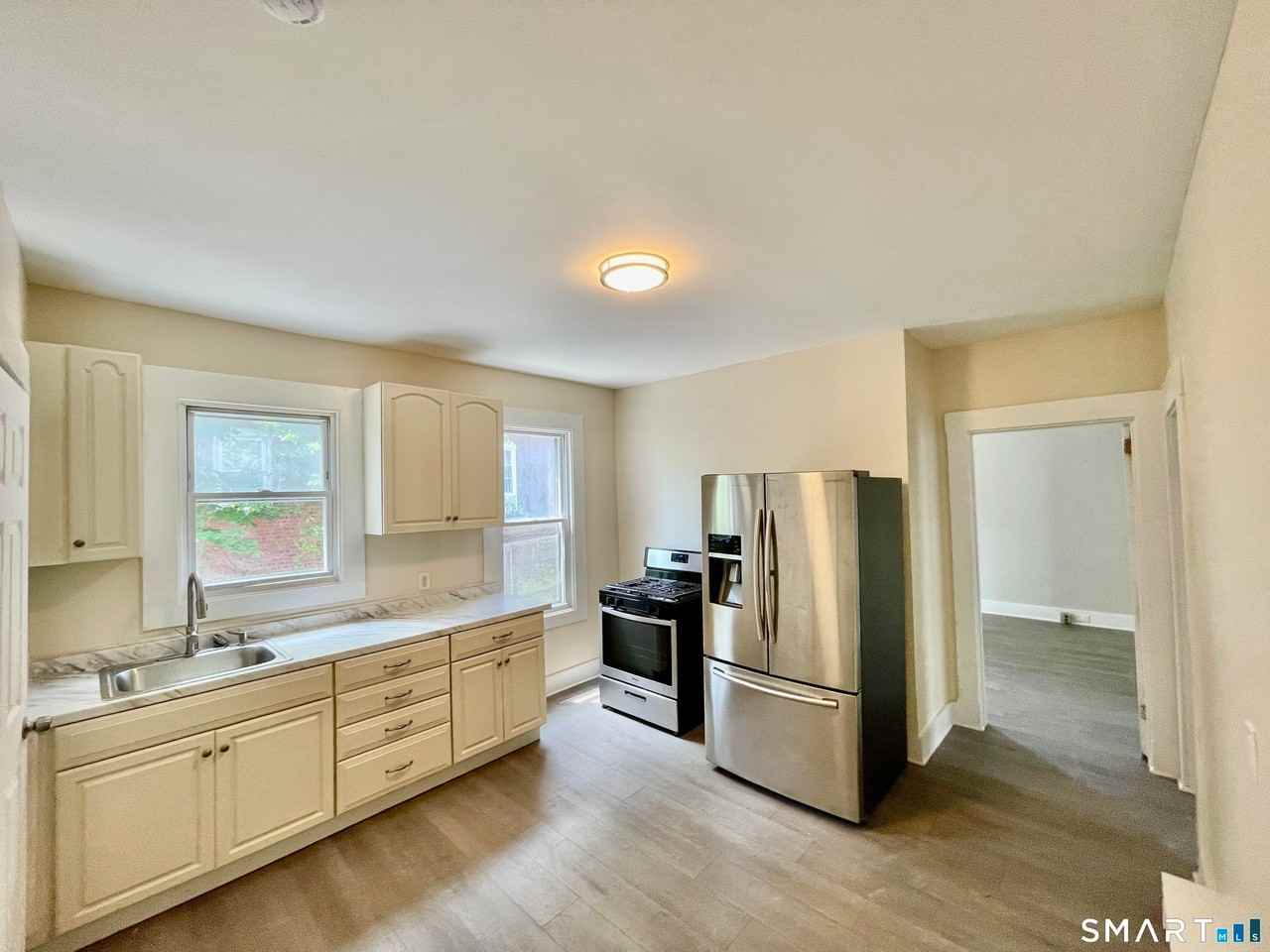 42 Cabot St - Photo 3 of 21