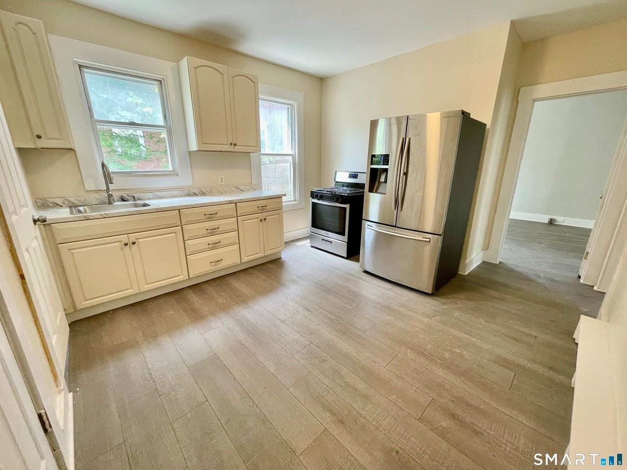 42 Cabot St - Photo 4 of 21