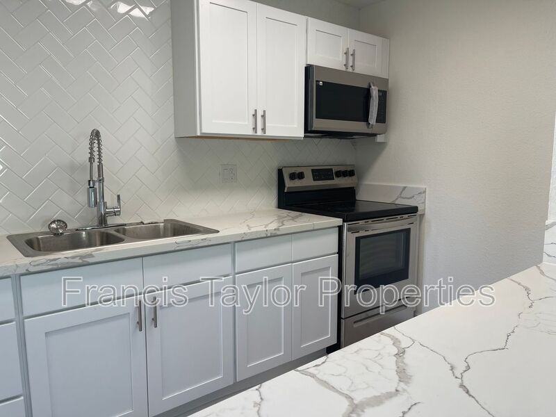 412 Plymouth Dr #12 - Photo 4 of 10